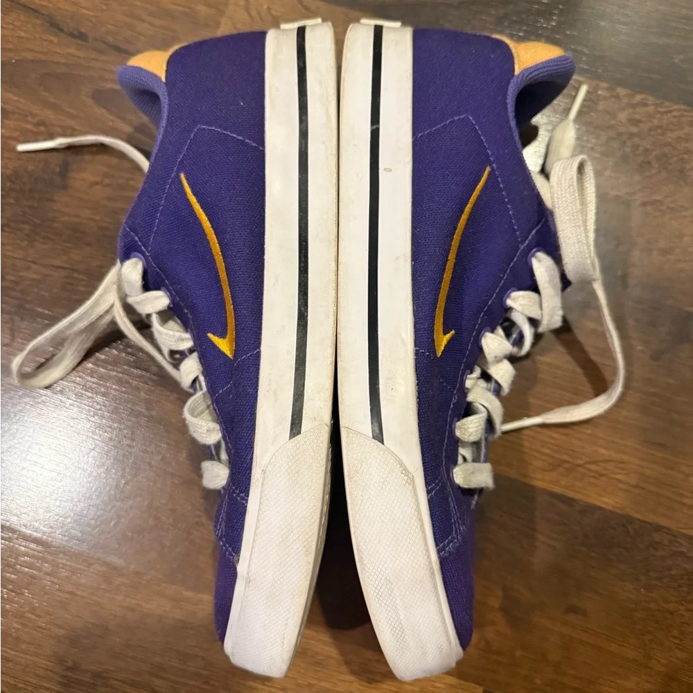 Unique UW University of Washington Nike Purple and Yellow Sneakers (women’s 7.5)